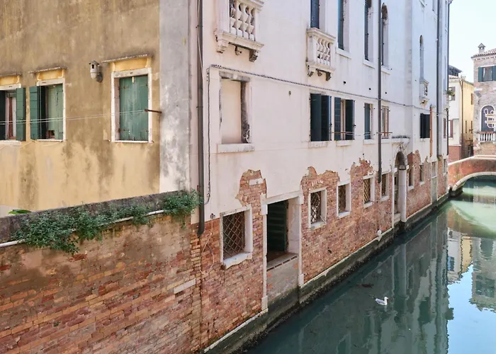 Lustraferi Apartment